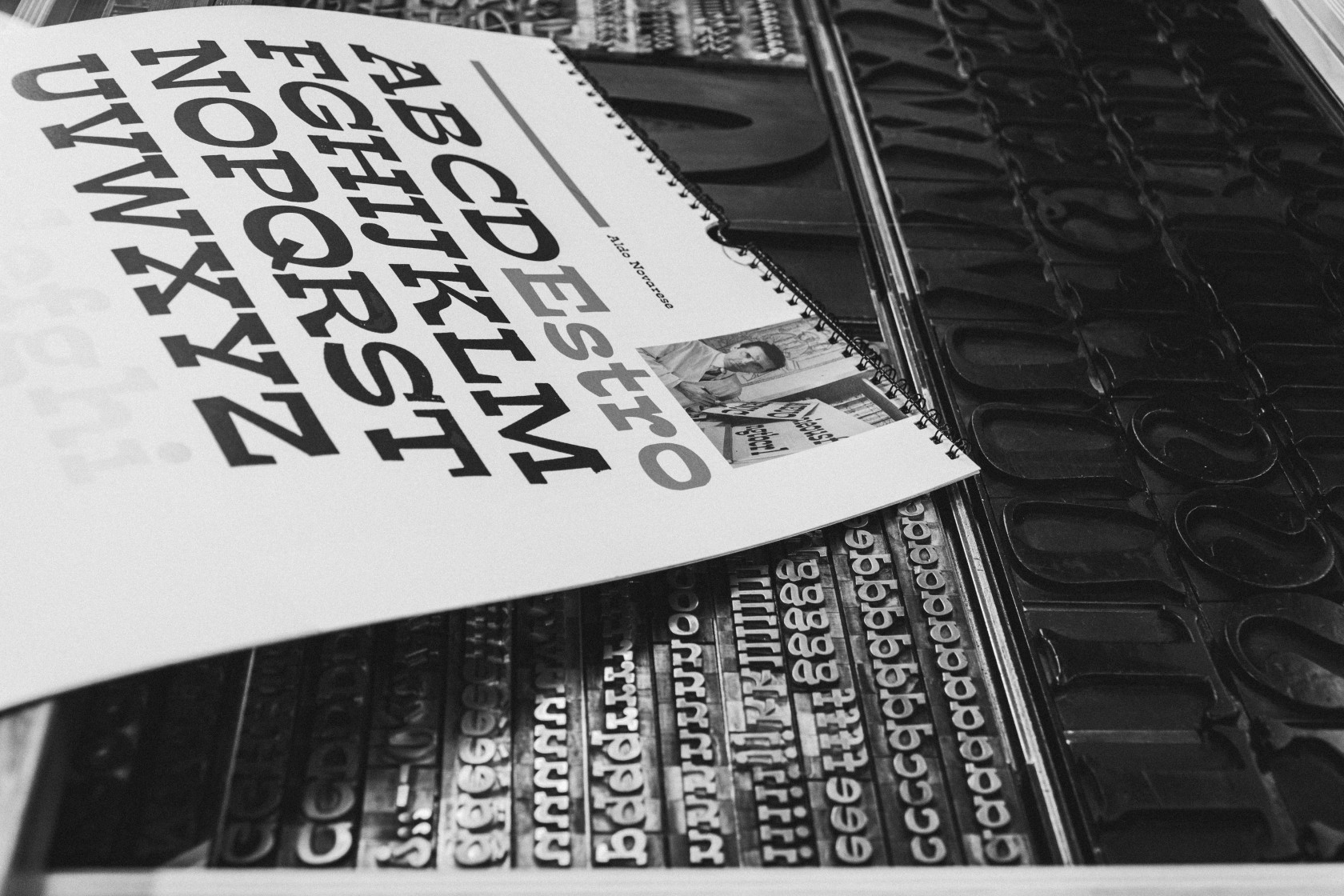 Calendario Tipografico 2023 Fonderia Nebiolo dettaglio Dettaglio del carattere tipografico Estro di Aldo Novarese