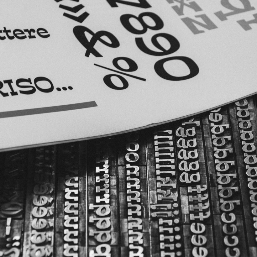 Calendario Tipografico 2023 Fonderia Nebiolo dettaglio Dettaglio del carattere tipografico Estro di Aldo Novarese