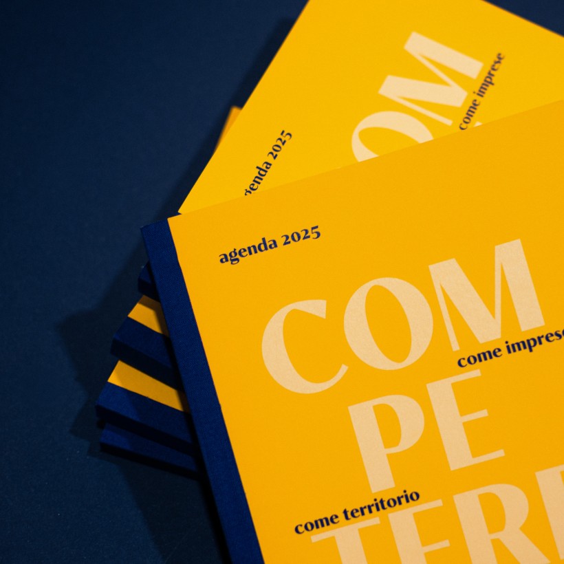 Confindustria Veneto EST Agenda 2025 dettaglio Dettaglio della stampa in 2 colori dell'Agenda Confindustria Veneto EST 2025