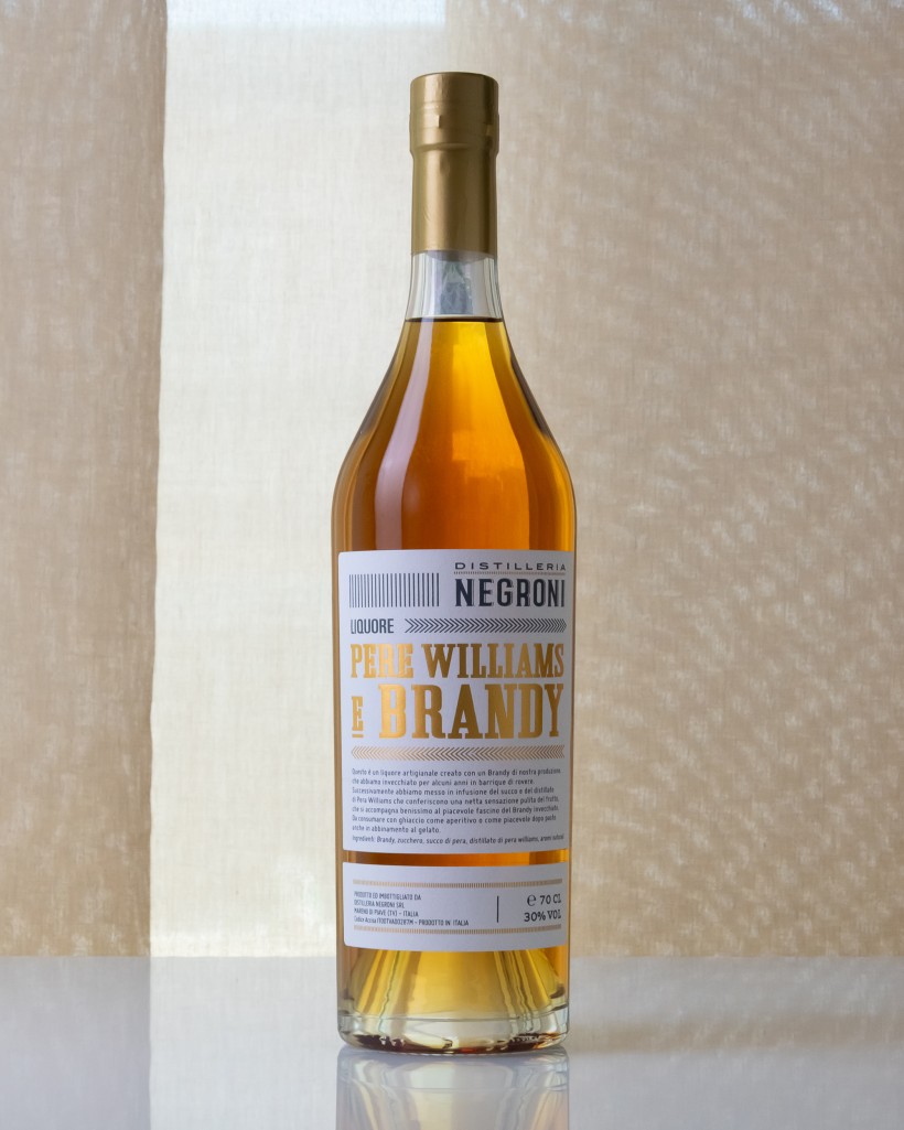 Liquori Negroni: Pere Williams e Brandy, Camomilla con Grappa, Sambuca dettaglio Dettaglio Pere Williams e Brandy Distilleria Negroni