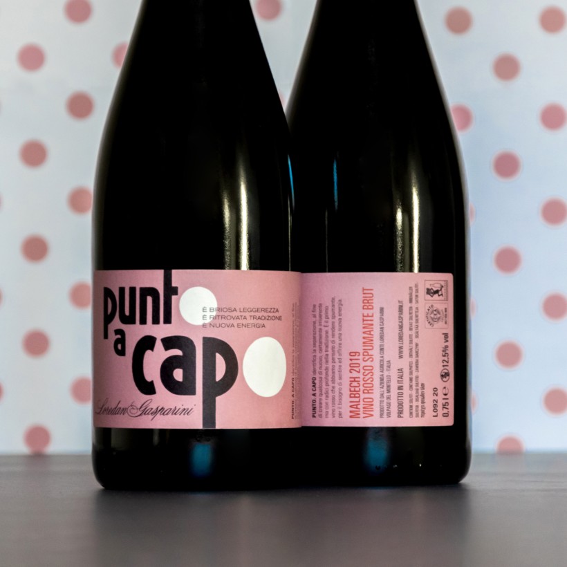 Punto a Capo - Vino e composizione tipografica dettaglio L'etichetta "estesa" della bottiglia di vino Punto a Capo