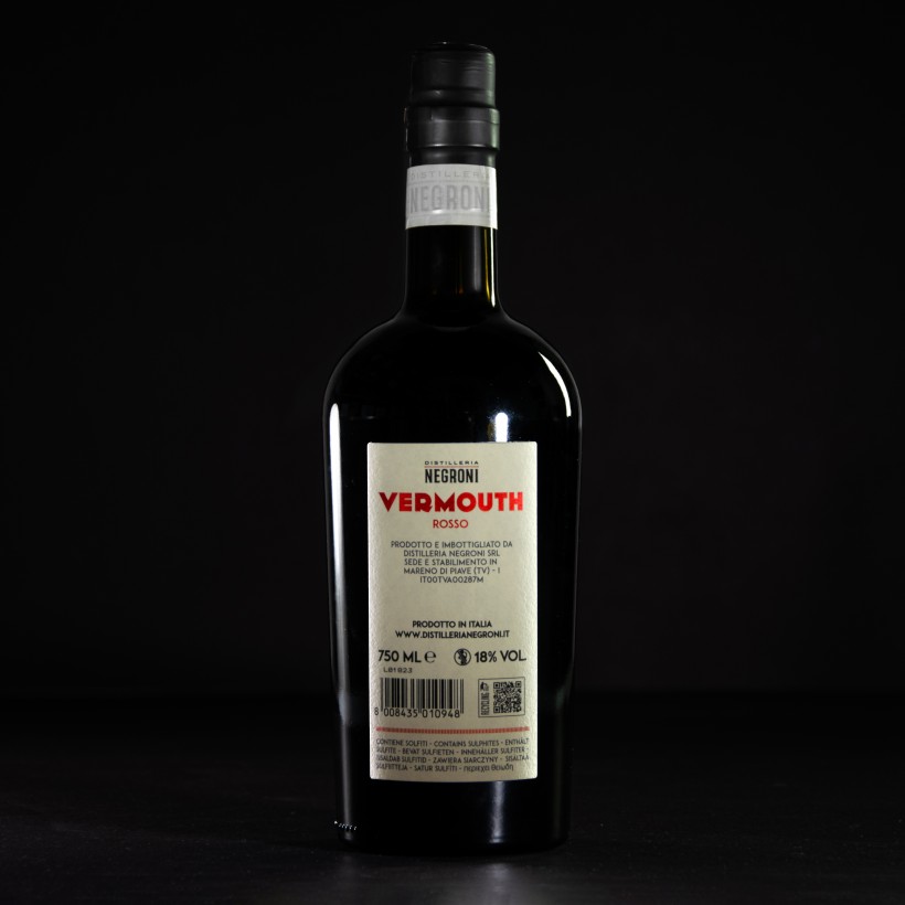 Vermouth Rosso a marchio Distilleria Negroni dettaglio Retro dell'etichetta del Vermouth Rosso a marchio Distilleria Negroni
